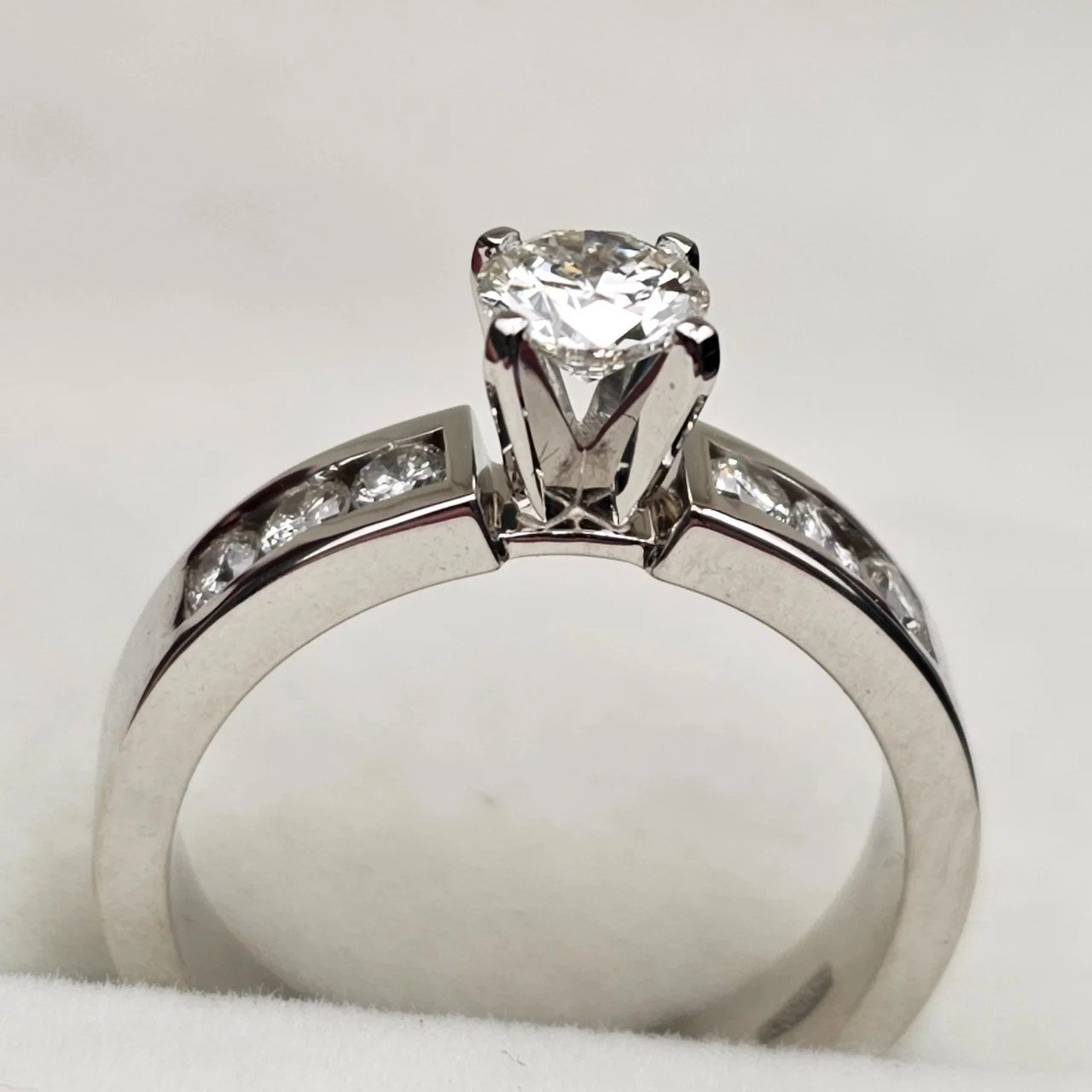 Кольцо Deimantas 107984390 16р 4,45гр 0,66ct. купить,NaN