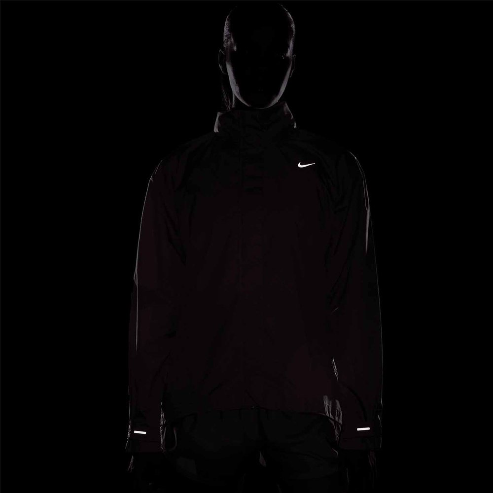 Демисезонная куртка Nike коричневый купить,64900