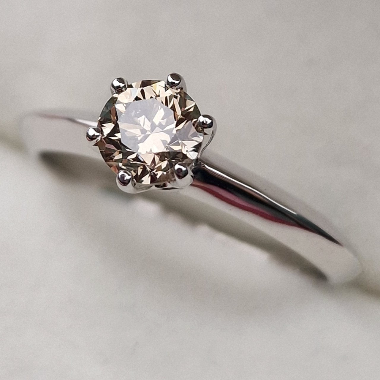 Кольцо Deimantas 100685974 17,8р 2,66гр 0,637ct. купить,NaN