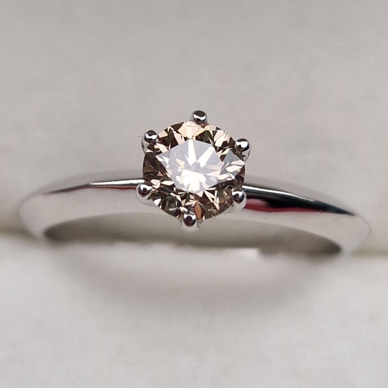 Кольцо Deimantas 100685974 17,8р 2,66гр 0,637ct. купить,NaN