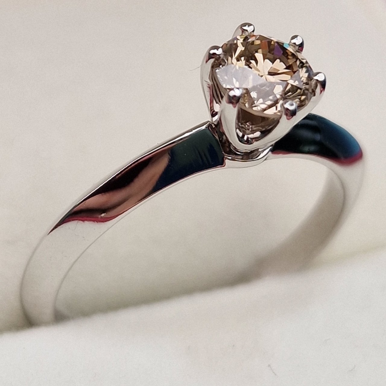 Кольцо Deimantas 100685974 17,8р 2,66гр 0,637ct. купить,NaN