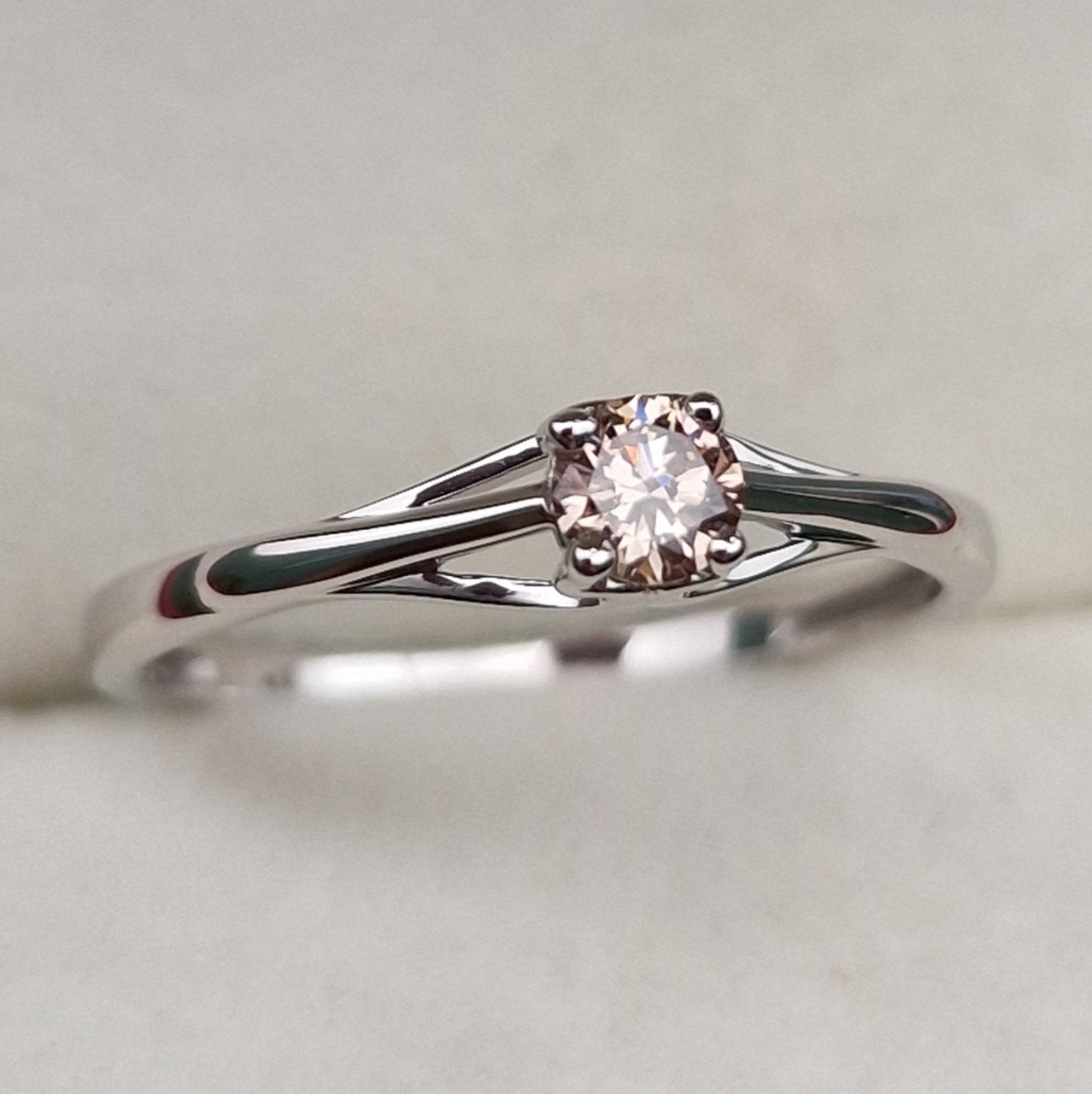 Кольцо Deimantas 101102908 17р 1,35гр 0,178ct. купить,NaN