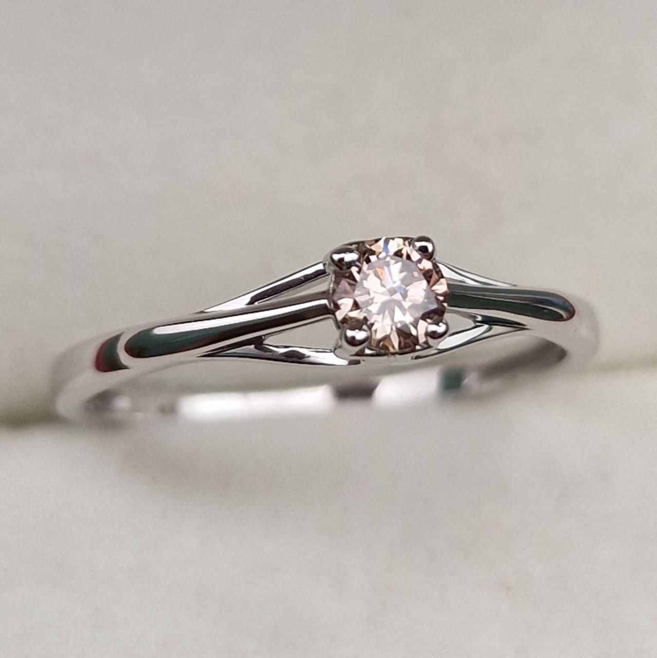 Кольцо Deimantas 101102908 17р 1,35гр 0,178ct. купить,NaN
