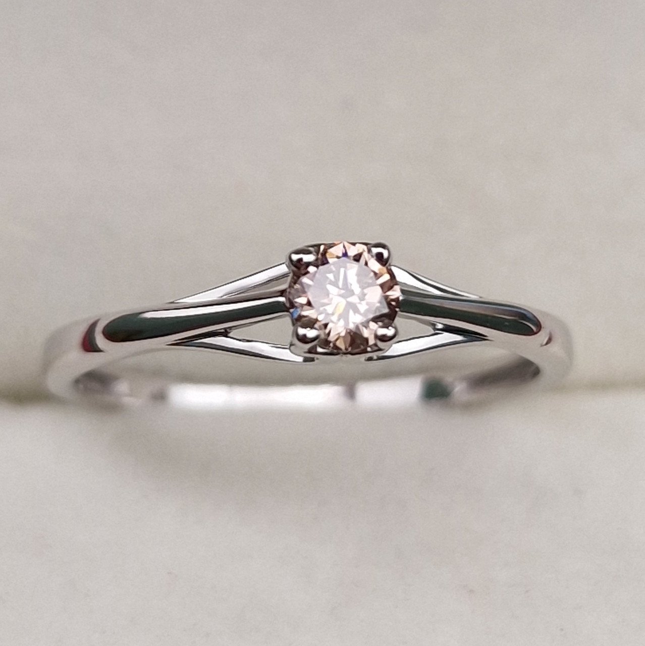Кольцо Deimantas 101102908 17р 1,35гр 0,178ct. купить,NaN