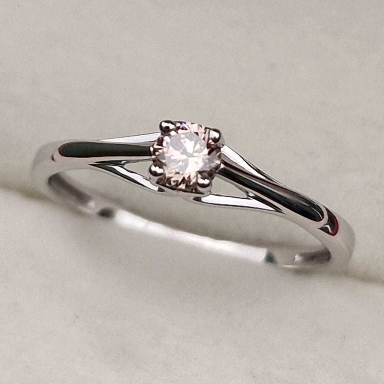 Кольцо Deimantas 101102908 17р 1,35гр 0,178ct. купить,NaN