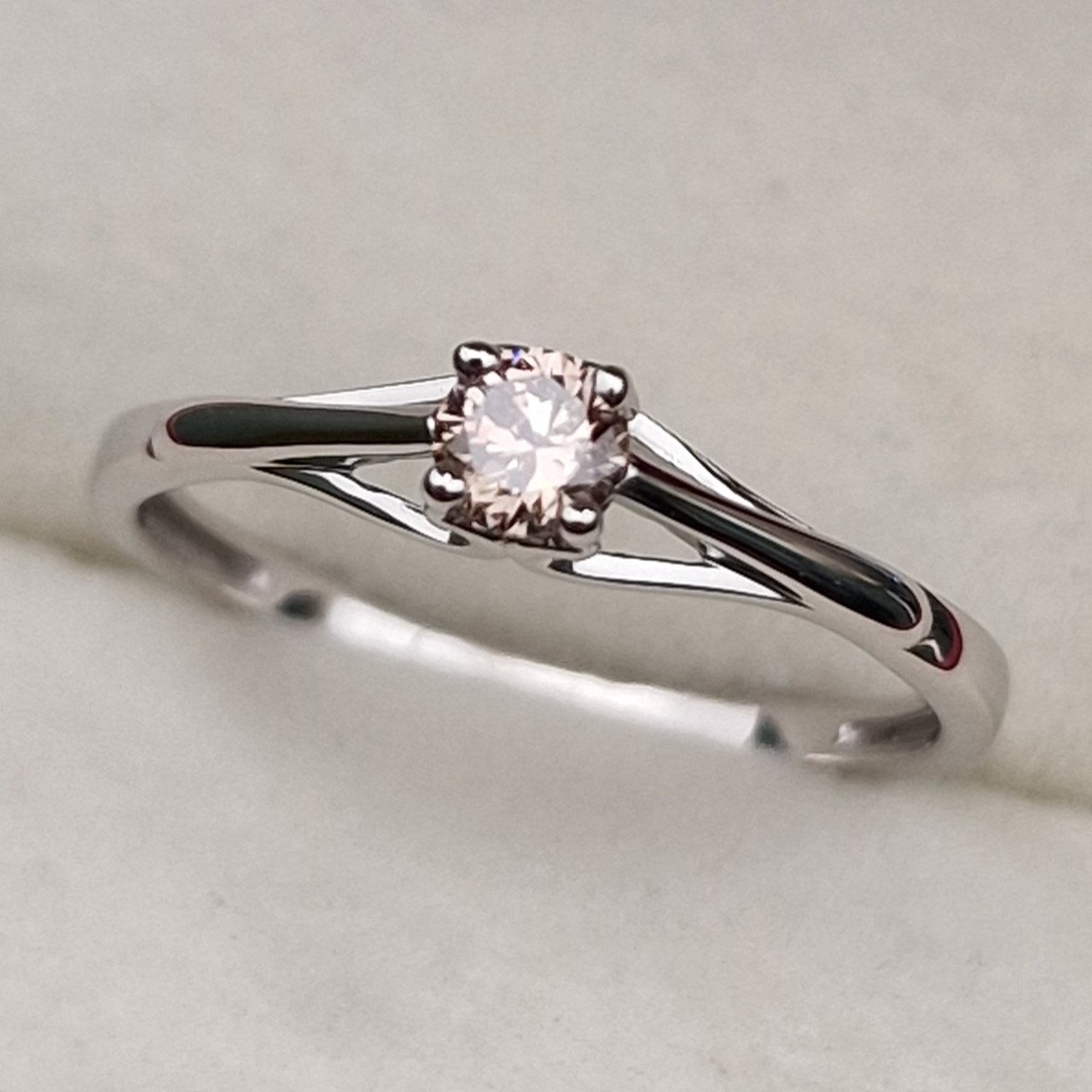 Кольцо Deimantas 101102908 17р 1,35гр 0,178ct. купить,NaN