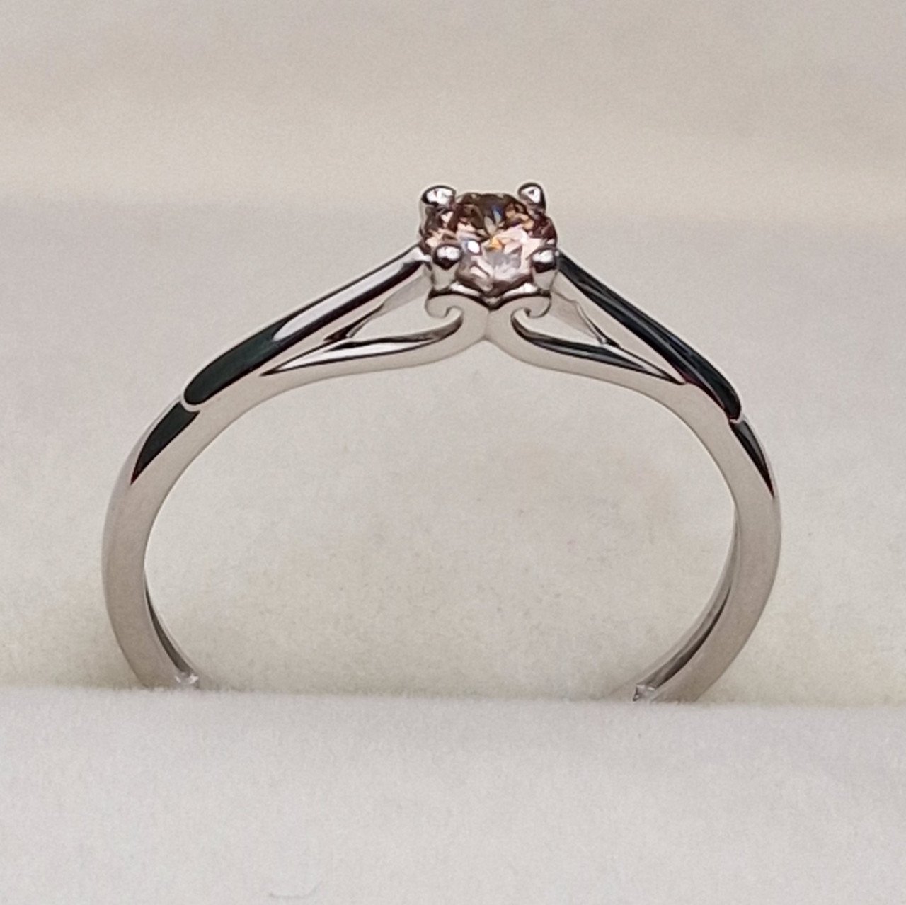 Кольцо Deimantas 101102908 17р 1,35гр 0,178ct. купить,NaN