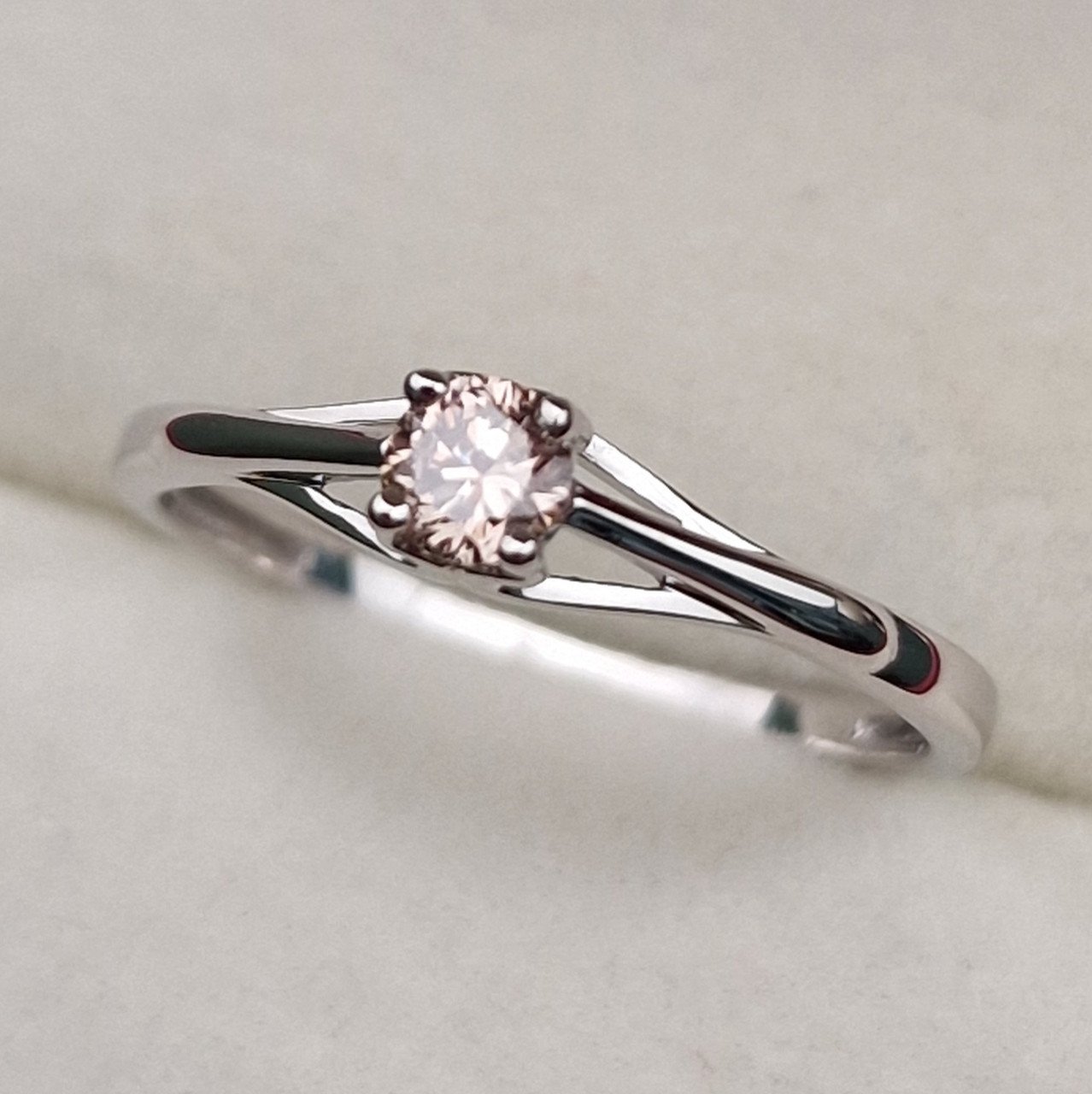Кольцо Deimantas 101102908 17р 1,35гр 0,178ct. купить,NaN