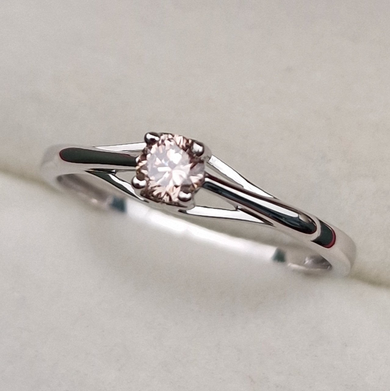 Кольцо Deimantas 101102908 17р 1,35гр 0,178ct. купить,NaN