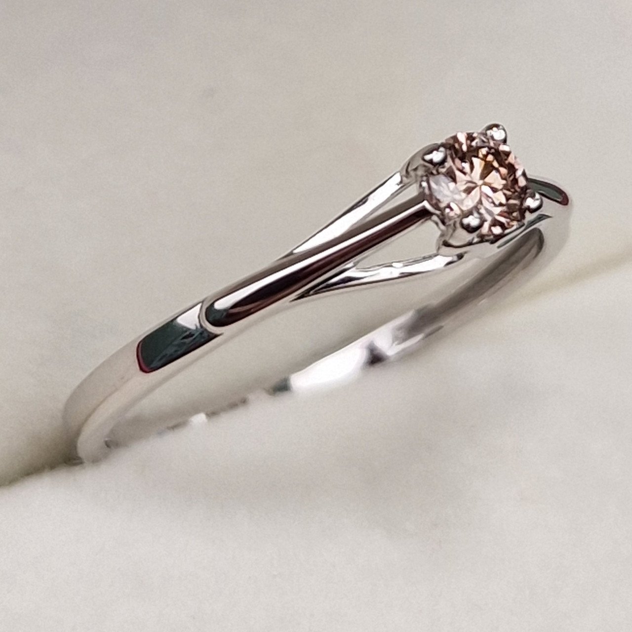 Кольцо Deimantas 101102908 17р 1,35гр 0,178ct. купить,NaN