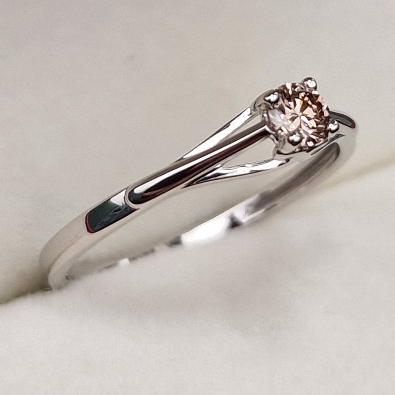 Кольцо Deimantas 101102908 17р 1,35гр 0,178ct. купить,NaN