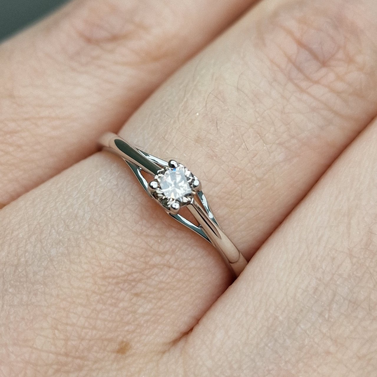 Кольцо Deimantas 101102908 17р 1,35гр 0,178ct. купить,NaN