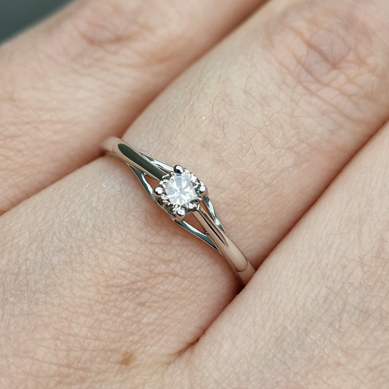 Кольцо Deimantas 101102908 17р 1,35гр 0,178ct. купить,NaN