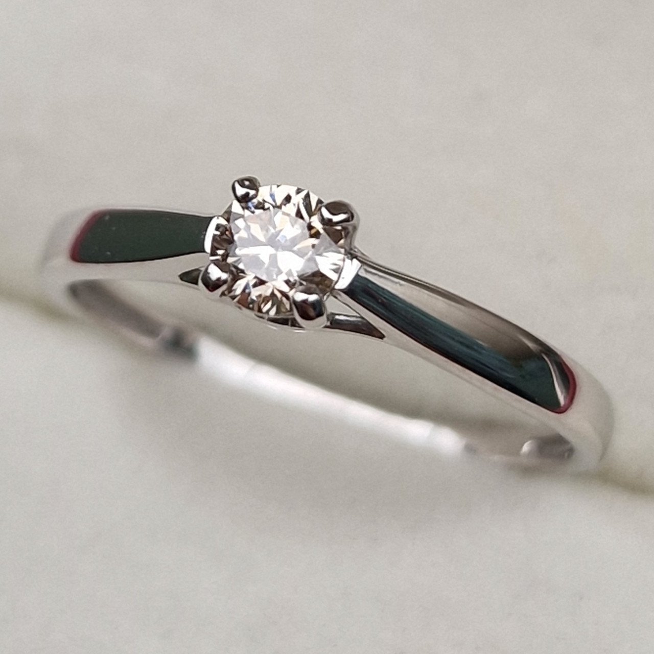 Кольцо Deimantas 101102939 17р 1,36гр 0,225ct. купить,NaN