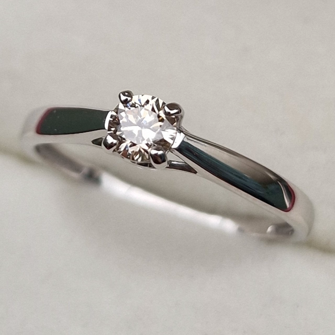Кольцо Deimantas 101102939 17р 1,36гр 0,225ct. купить,NaN