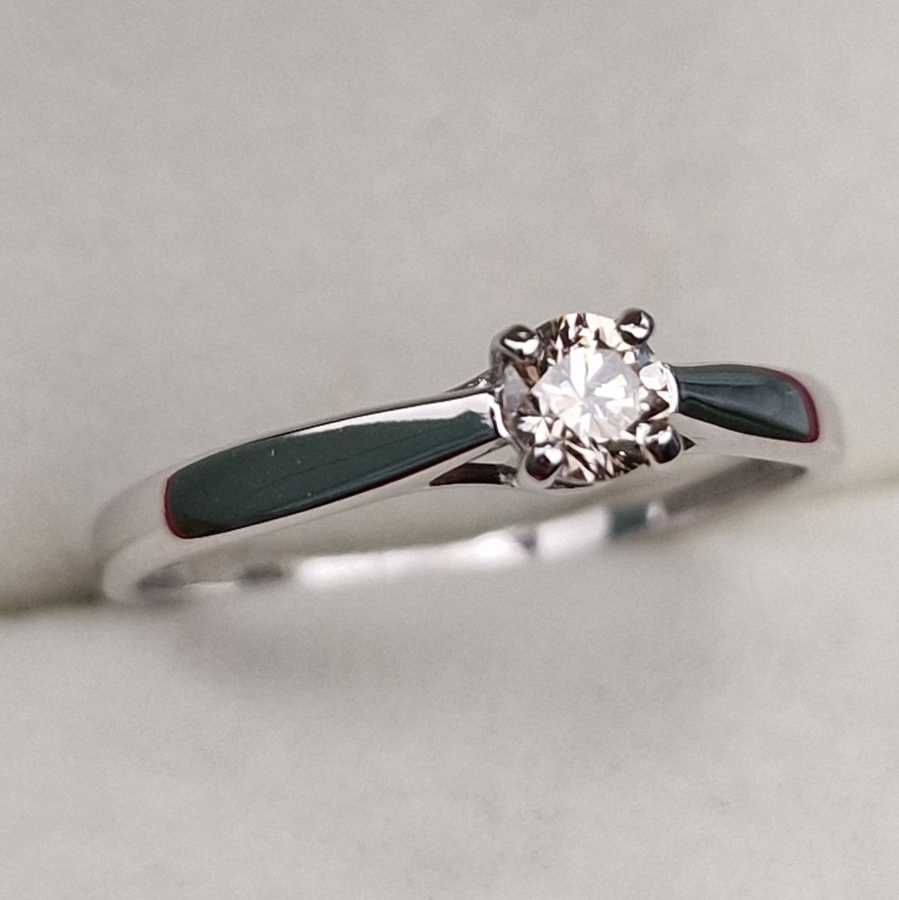 Кольцо Deimantas 101102939 17р 1,36гр 0,225ct. купить,NaN