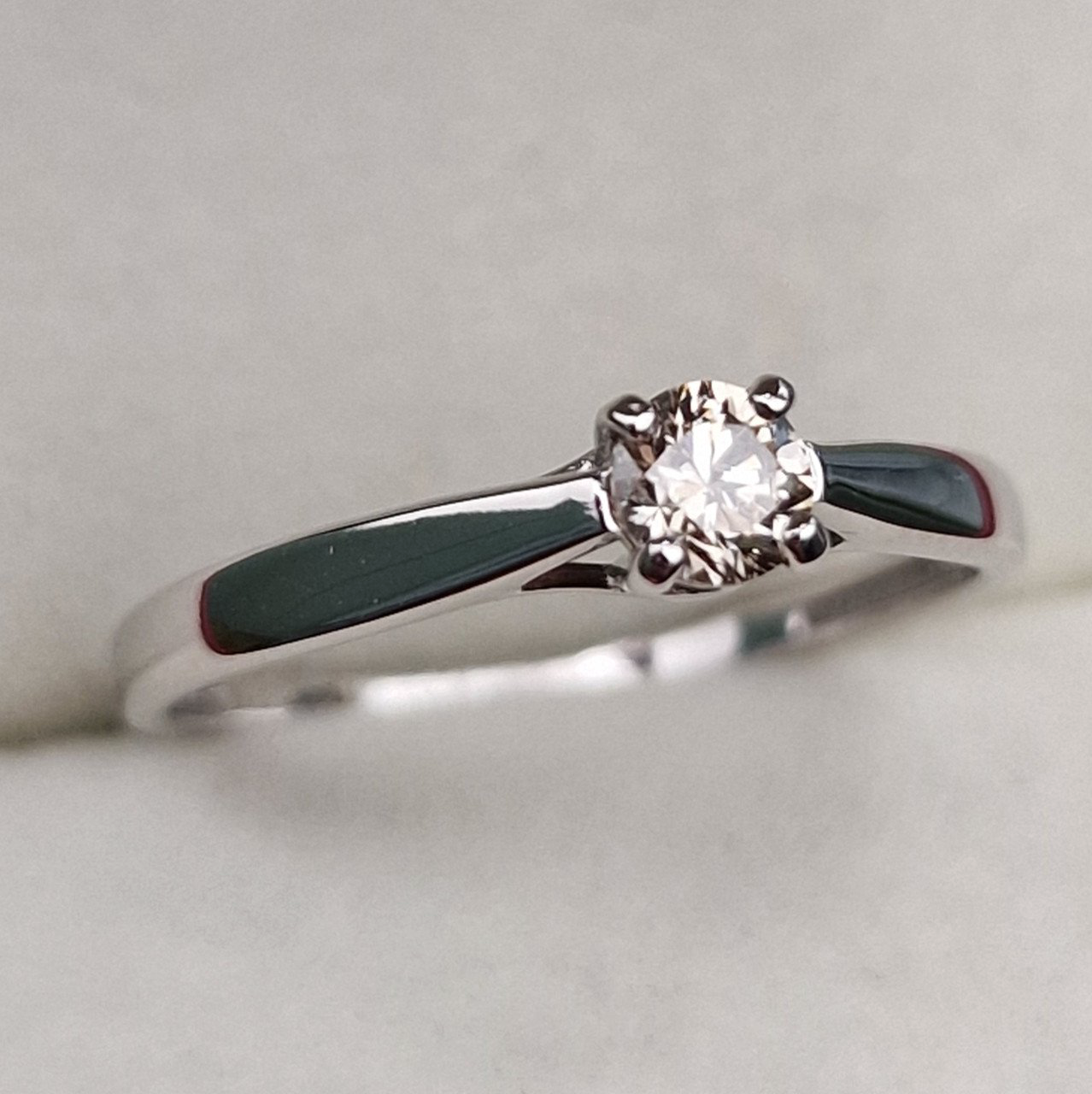 Кольцо Deimantas 101102939 17р 1,36гр 0,225ct. купить,NaN