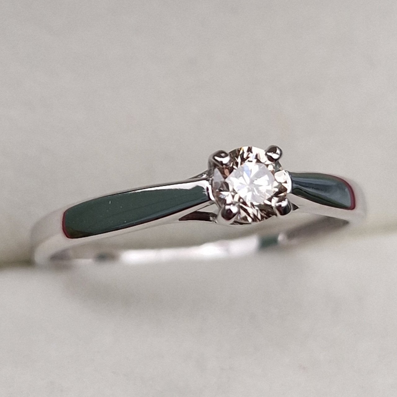 Кольцо Deimantas 101102939 17р 1,36гр 0,225ct. купить,NaN