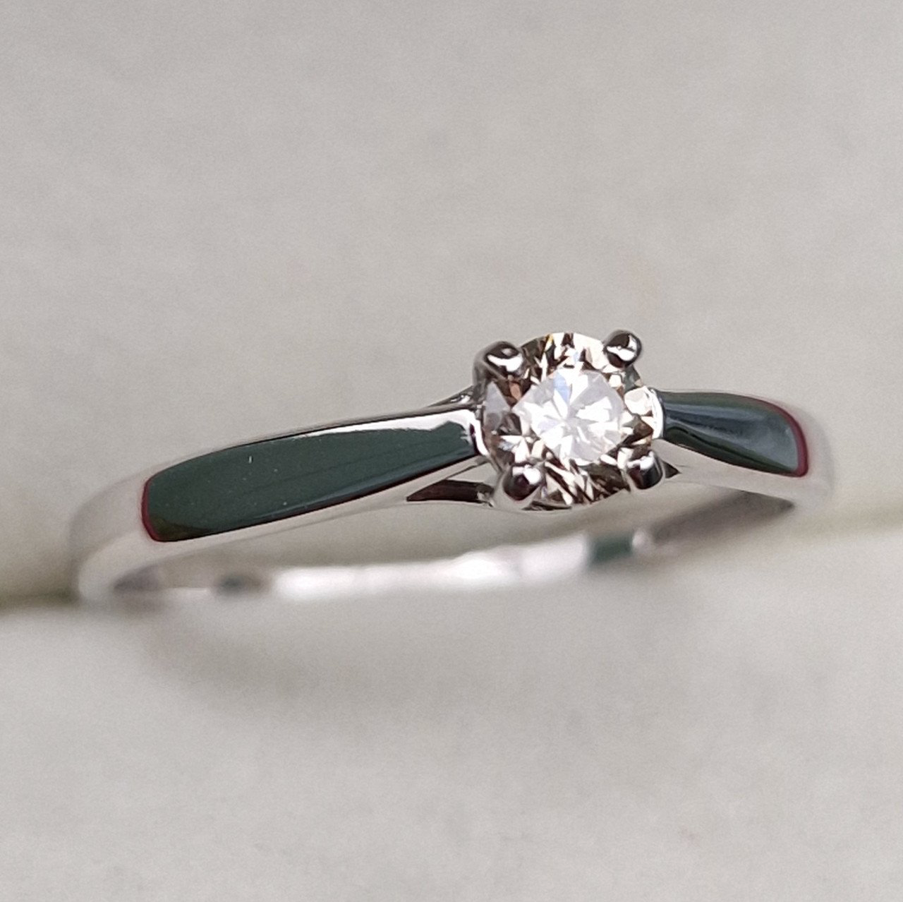Кольцо Deimantas 101102939 17р 1,36гр 0,225ct. купить,NaN