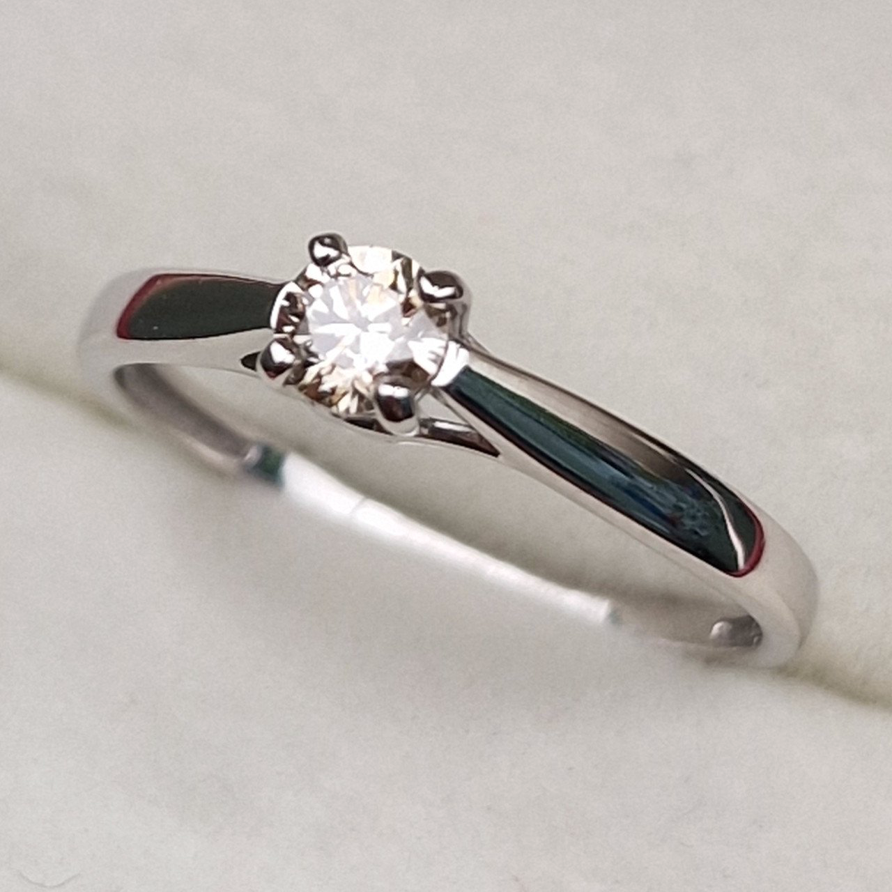 Кольцо Deimantas 101102939 17р 1,36гр 0,225ct. купить,NaN