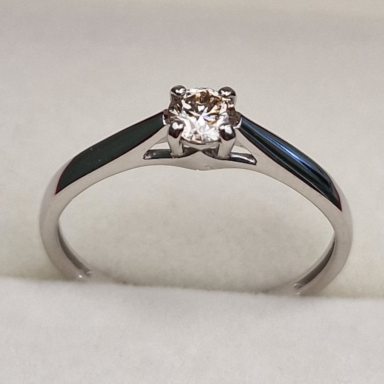 Кольцо Deimantas 101102939 17р 1,36гр 0,225ct. купить,NaN