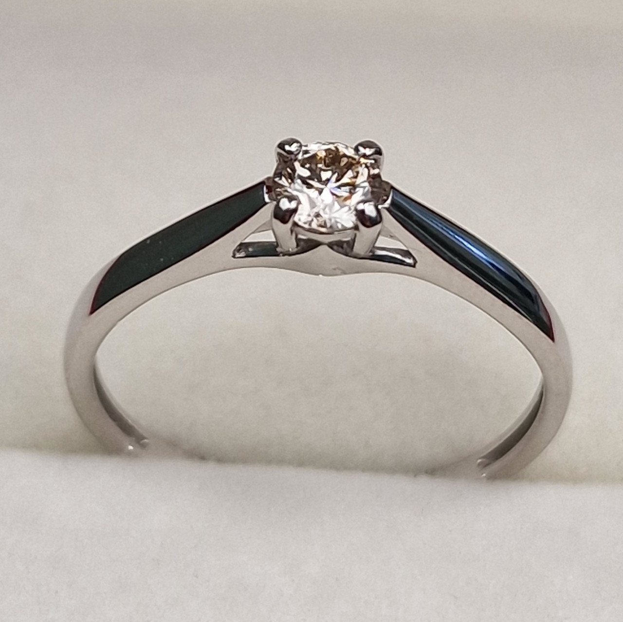 Кольцо Deimantas 101102939 17р 1,36гр 0,225ct. купить,NaN