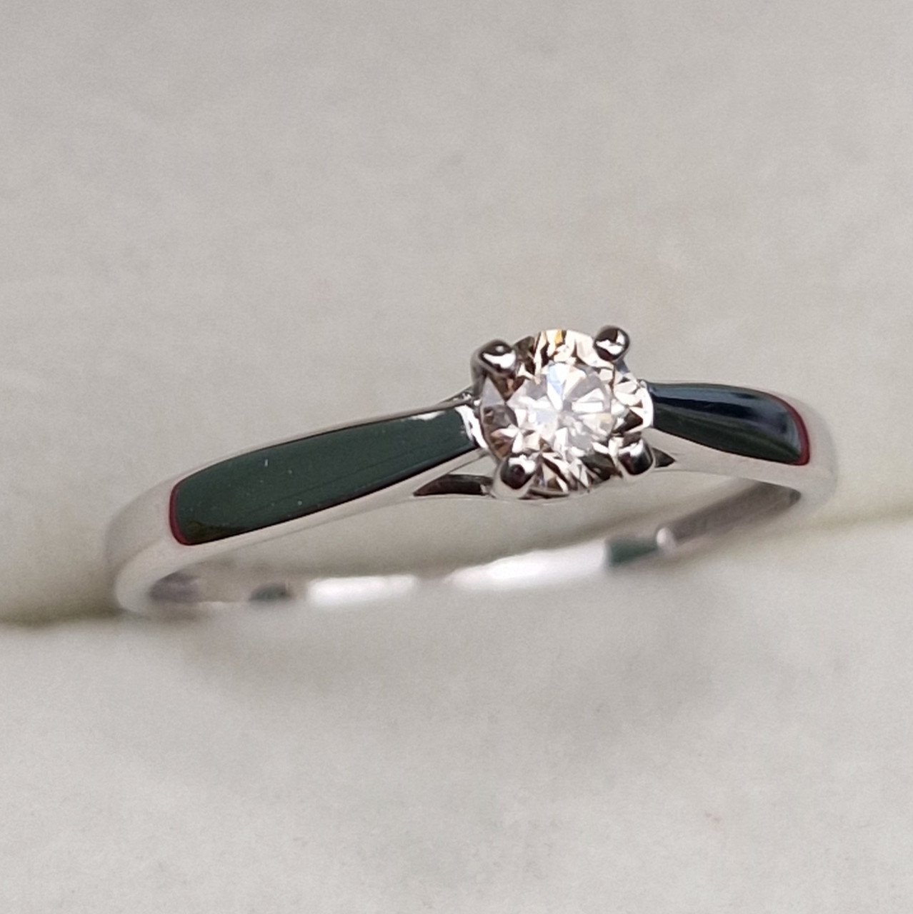 Кольцо Deimantas 101102939 17р 1,36гр 0,225ct. купить,NaN