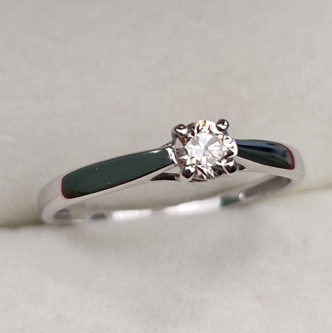 Кольцо Deimantas 101102939 17р 1,36гр 0,225ct. купить,NaN