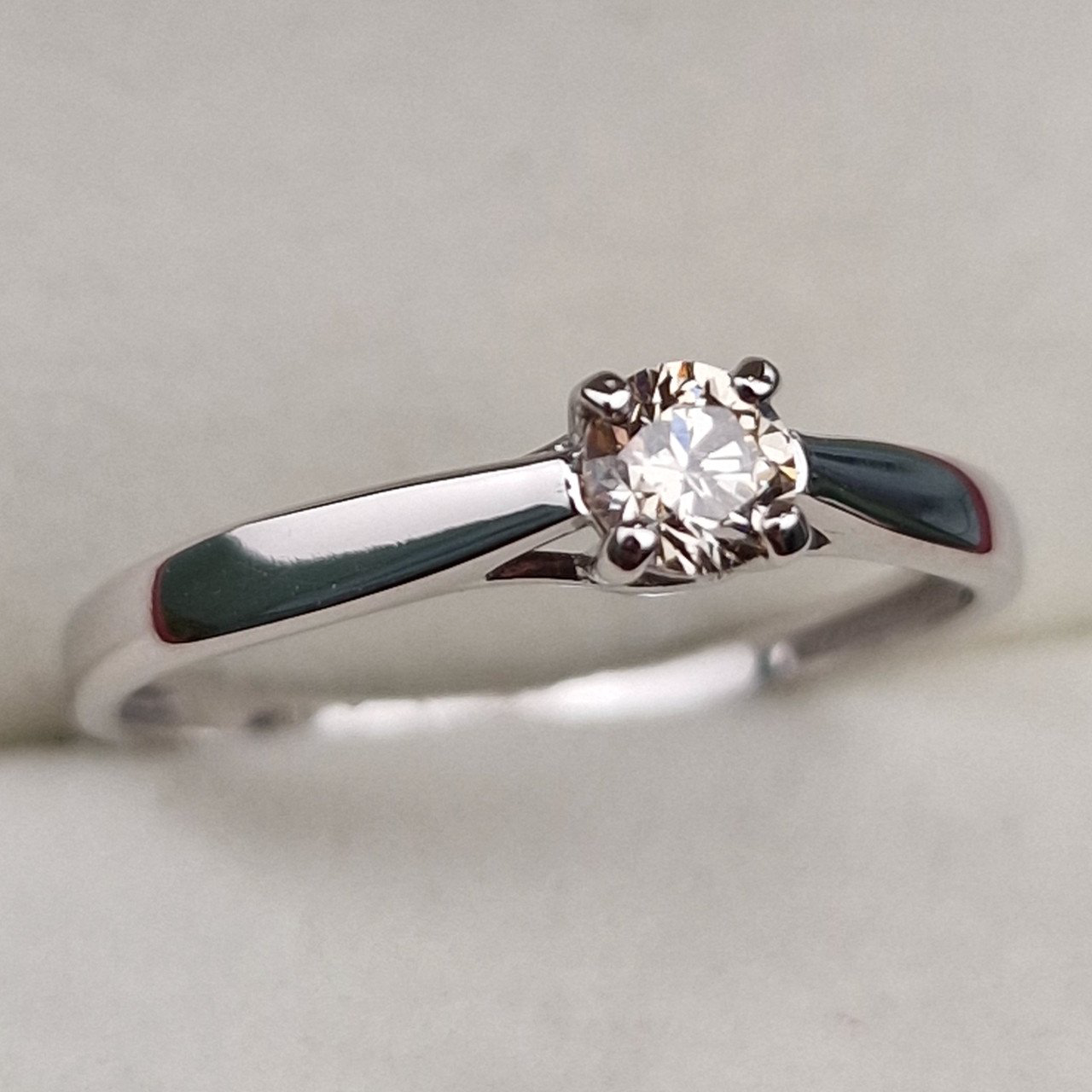 Кольцо Deimantas 101102939 17р 1,36гр 0,225ct. купить,NaN