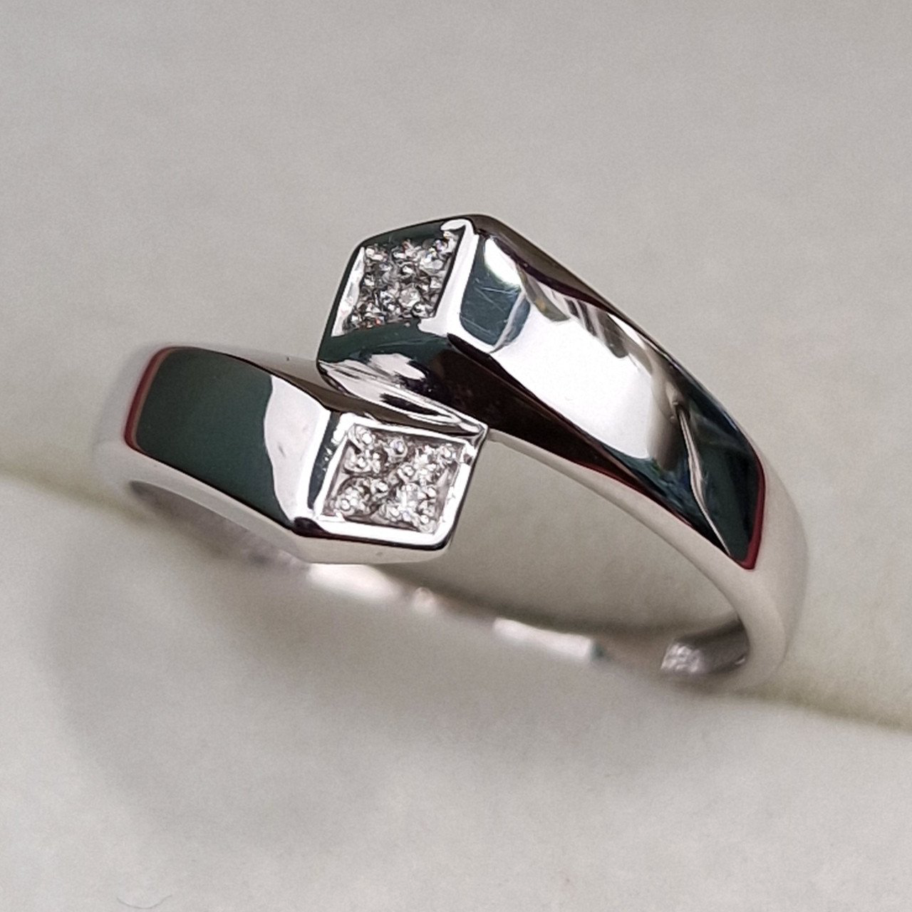 Кольцо Deimantas 101102956 17,5р 1,77гр 0,032ct. купить,NaN