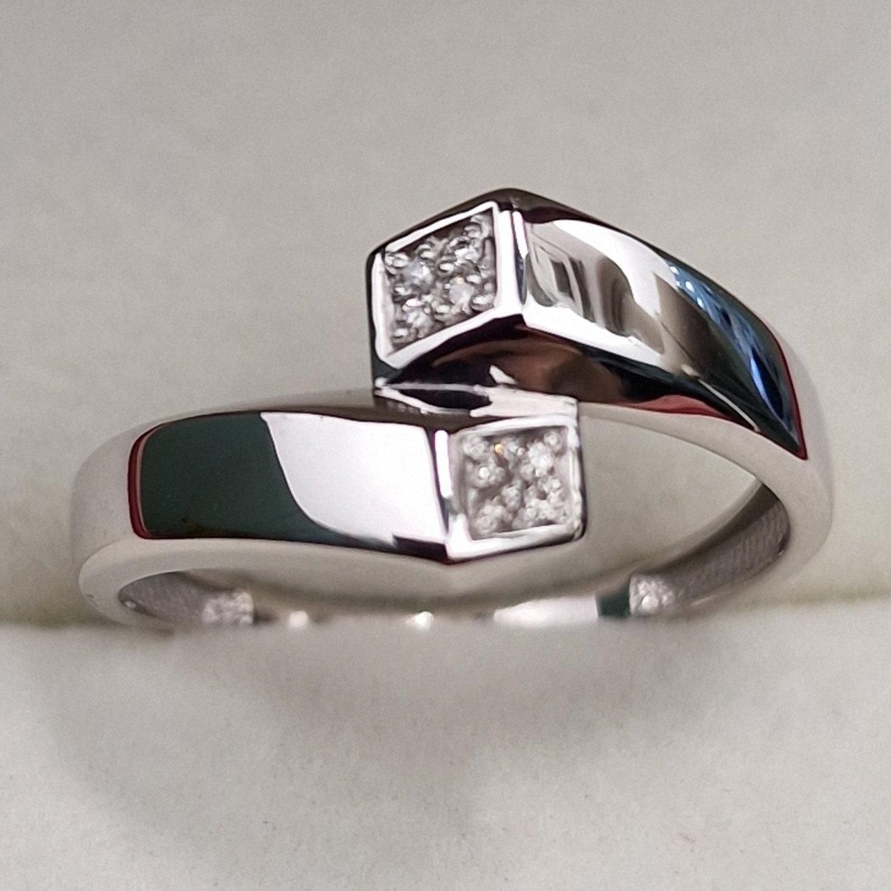 Кольцо Deimantas 101102956 17,5р 1,77гр 0,032ct. купить,NaN