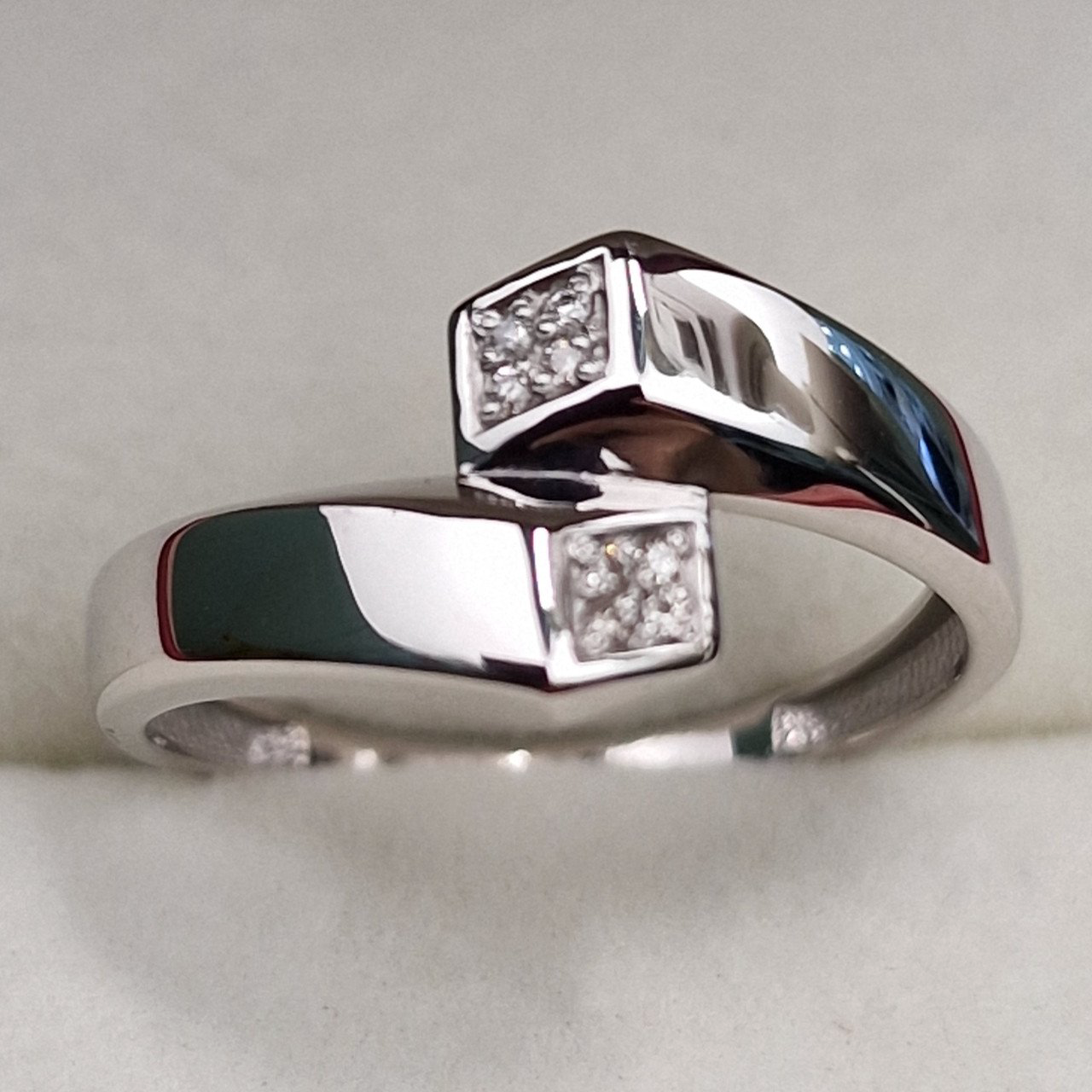 Кольцо Deimantas 101102956 17,5р 1,77гр 0,032ct. купить,NaN