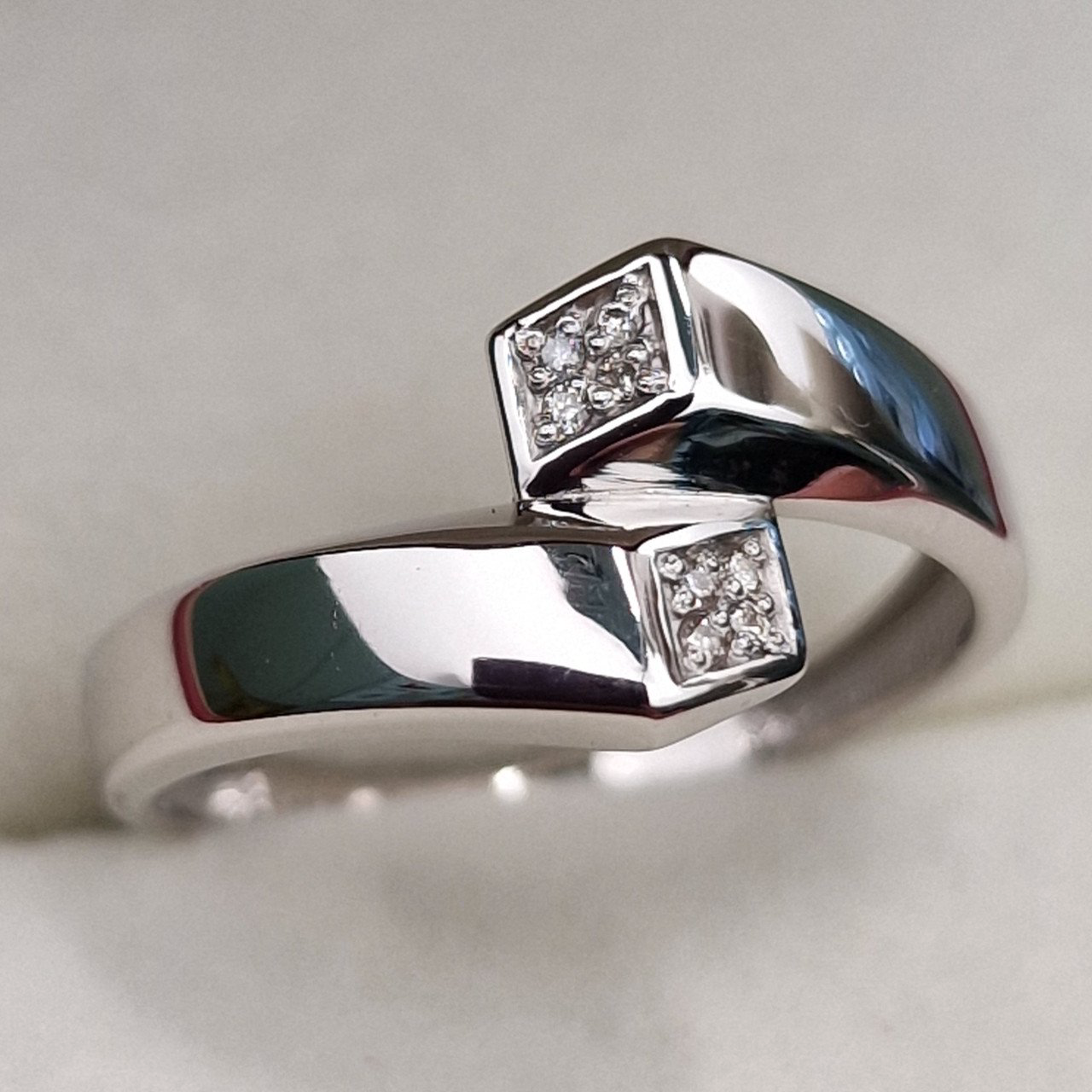 Кольцо Deimantas 101102956 17,5р 1,77гр 0,032ct. купить,NaN