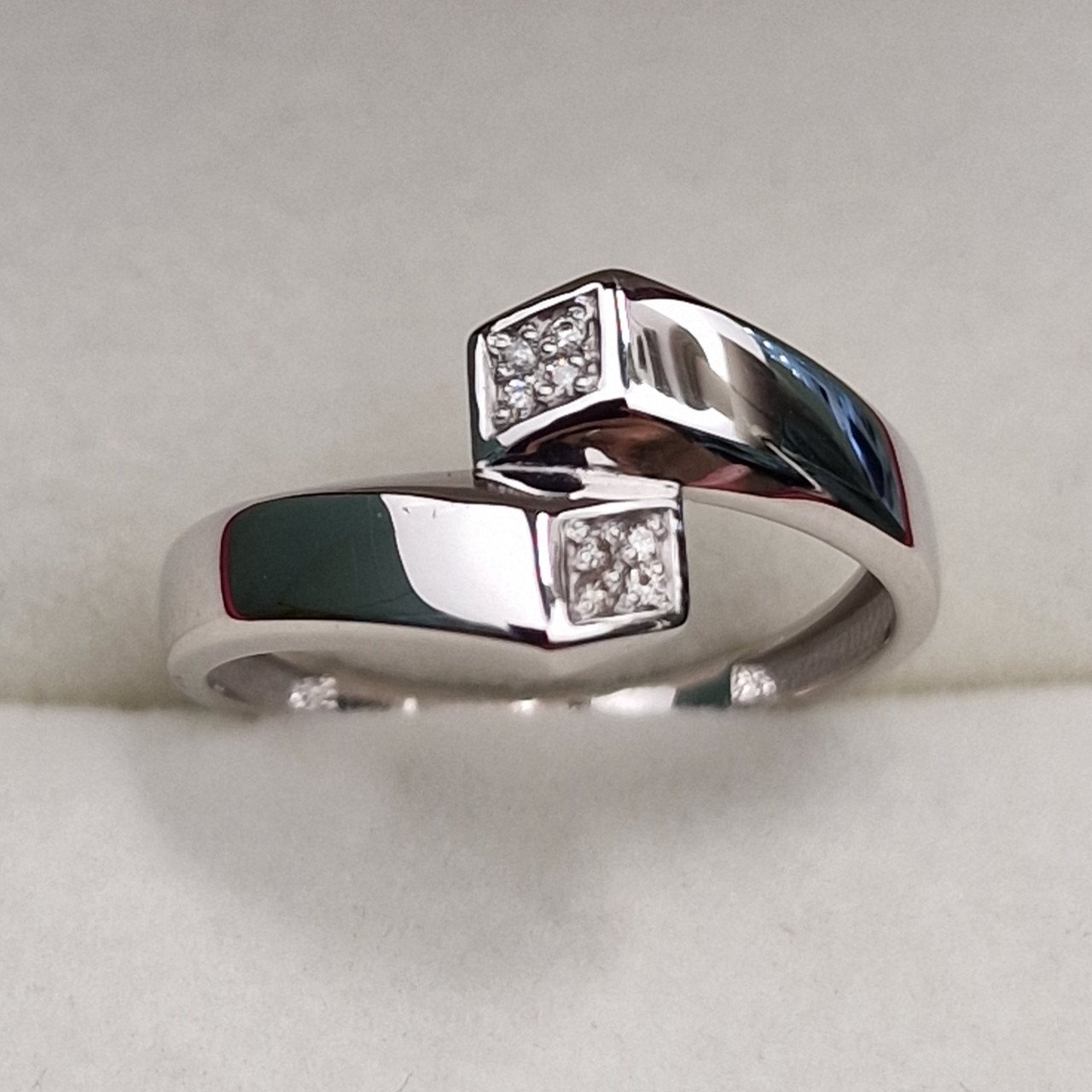 Кольцо Deimantas 101102956 17,5р 1,77гр 0,032ct. купить,NaN