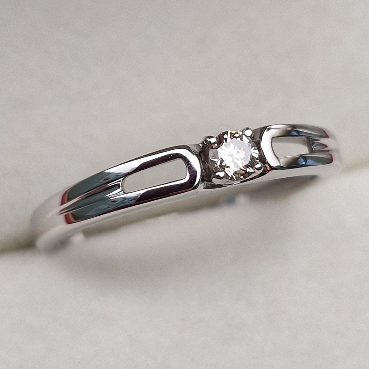 Кольцо Deimantas 101102941 18р 1,7гр 0,13ct. купить,NaN