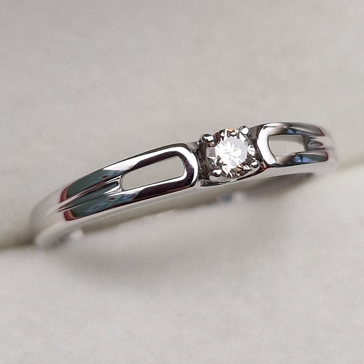 Кольцо Deimantas 101102941 18р 1,7гр 0,13ct. купить,NaN
