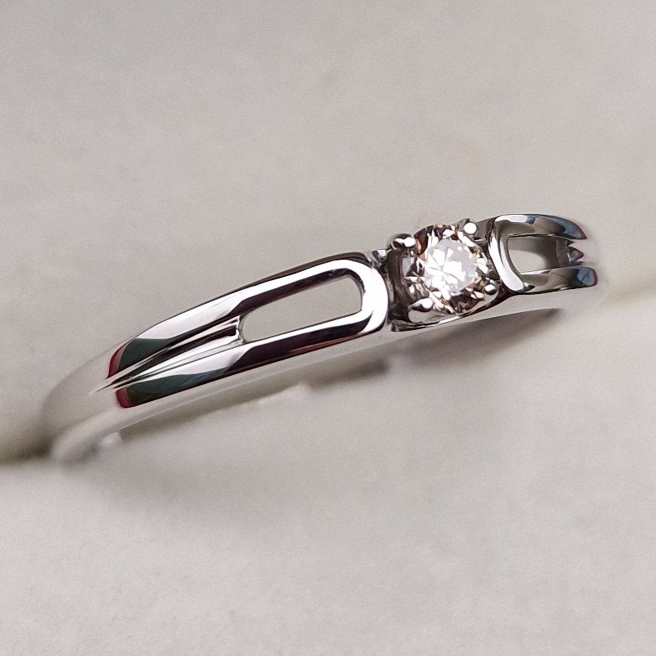 Кольцо Deimantas 101102941 18р 1,7гр 0,13ct. купить,NaN