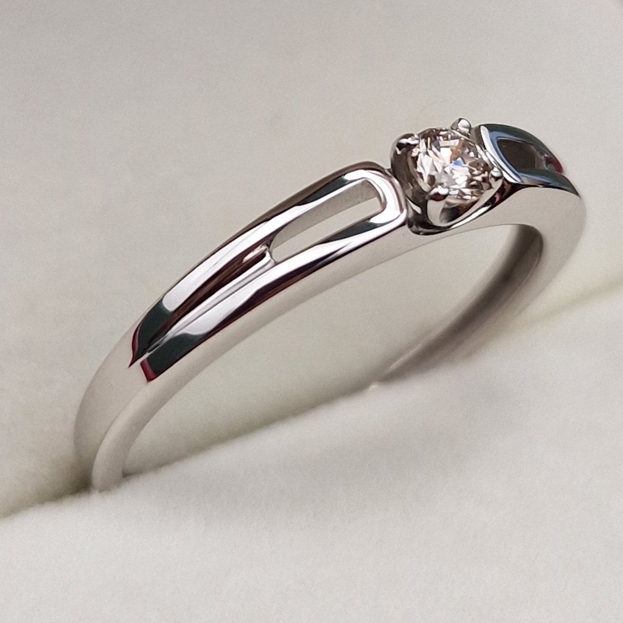 Кольцо Deimantas 101102941 18р 1,7гр 0,13ct. купить,NaN