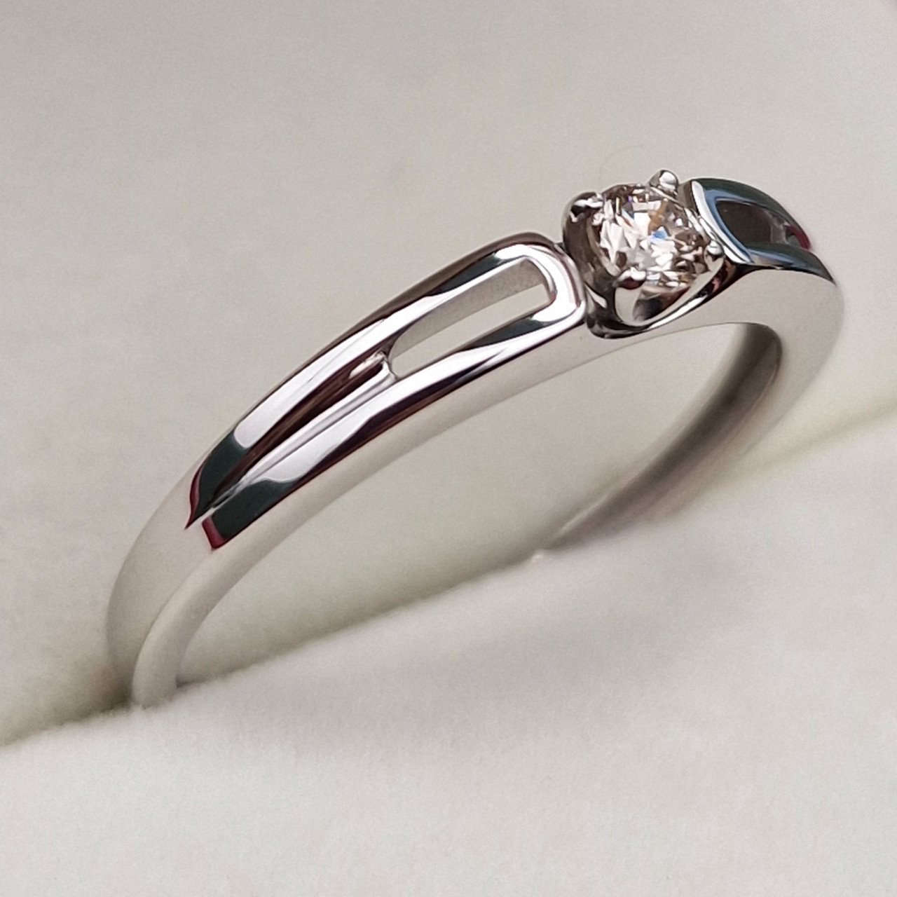 Кольцо Deimantas 101102941 18р 1,7гр 0,13ct. купить,NaN