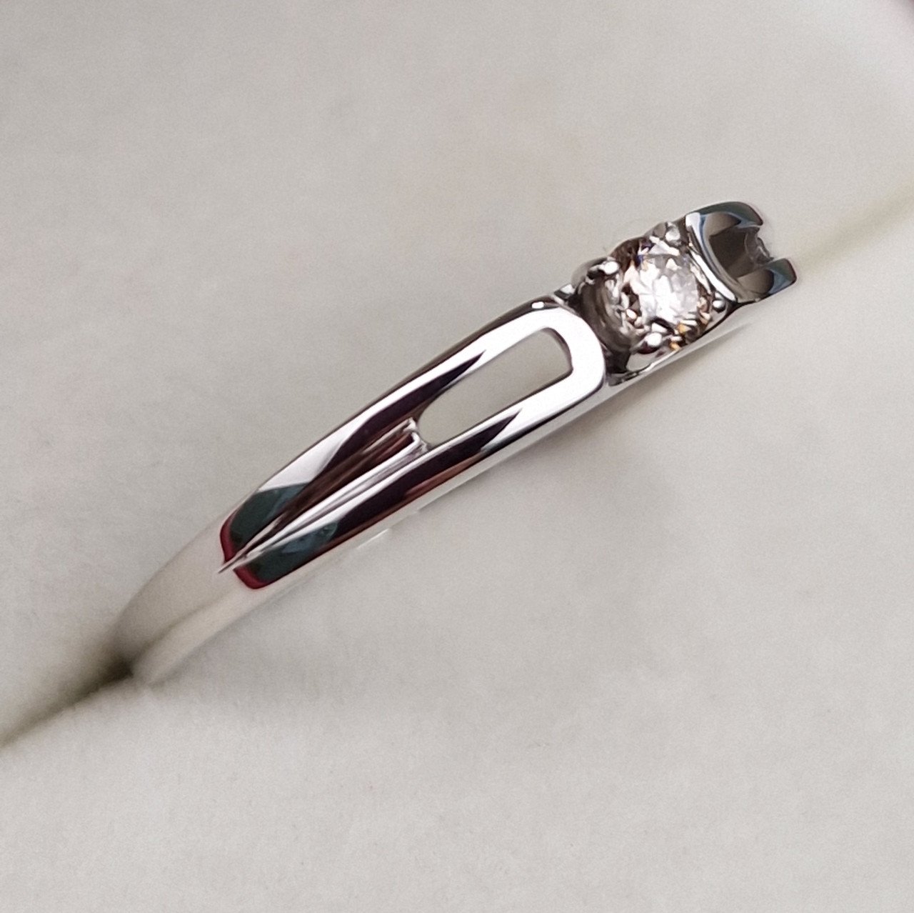Кольцо Deimantas 101102941 18р 1,7гр 0,13ct. купить,NaN