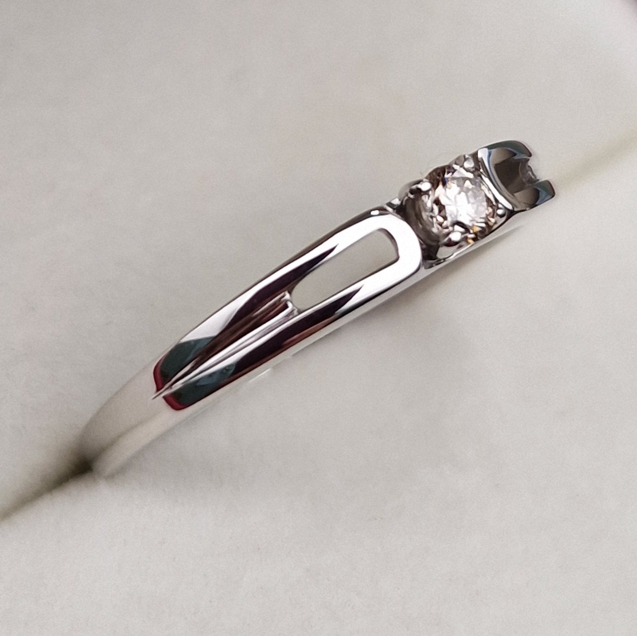 Кольцо Deimantas 101102941 18р 1,7гр 0,13ct. купить,NaN