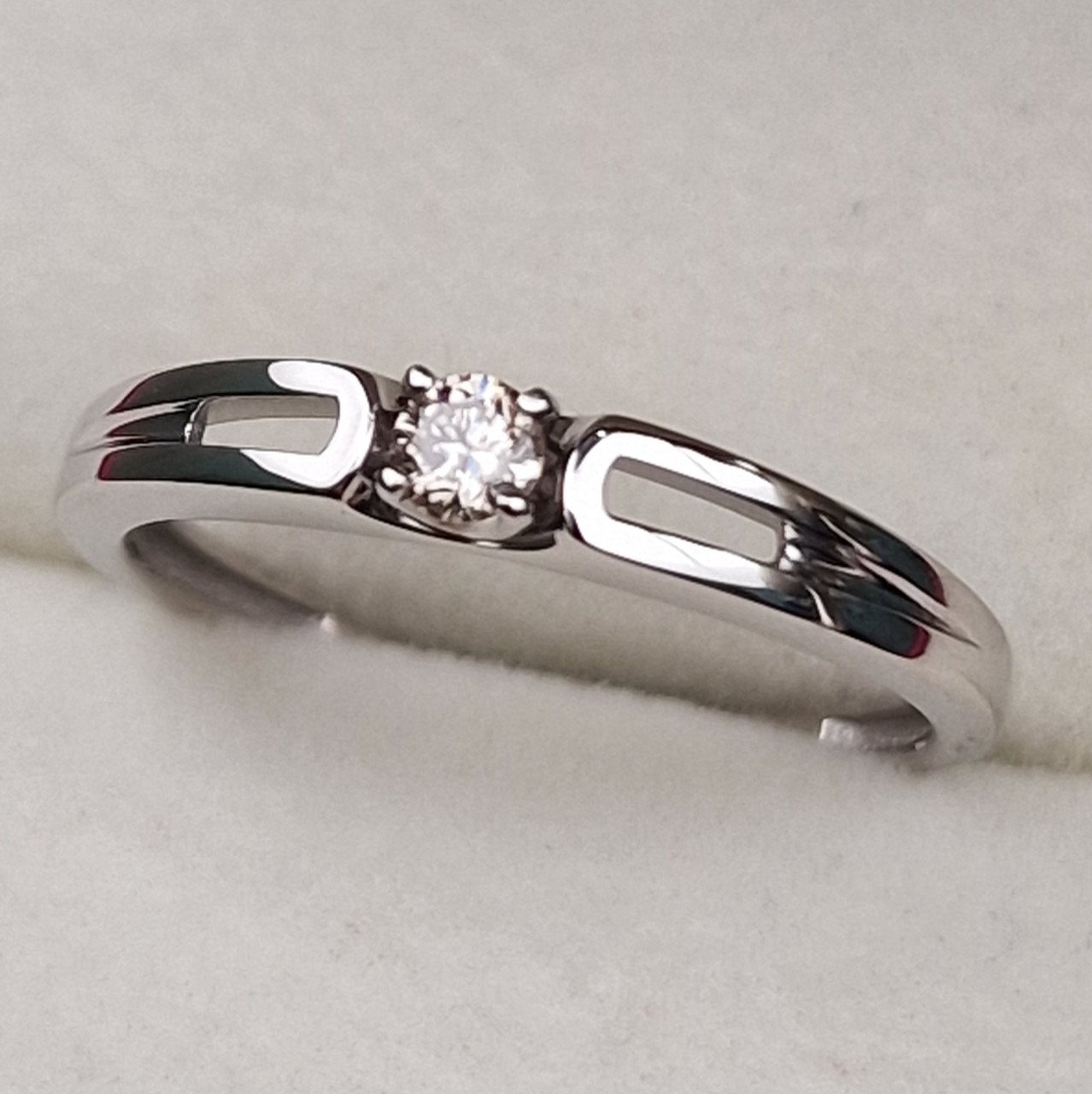 Кольцо Deimantas 101102941 18р 1,7гр 0,13ct. купить,NaN