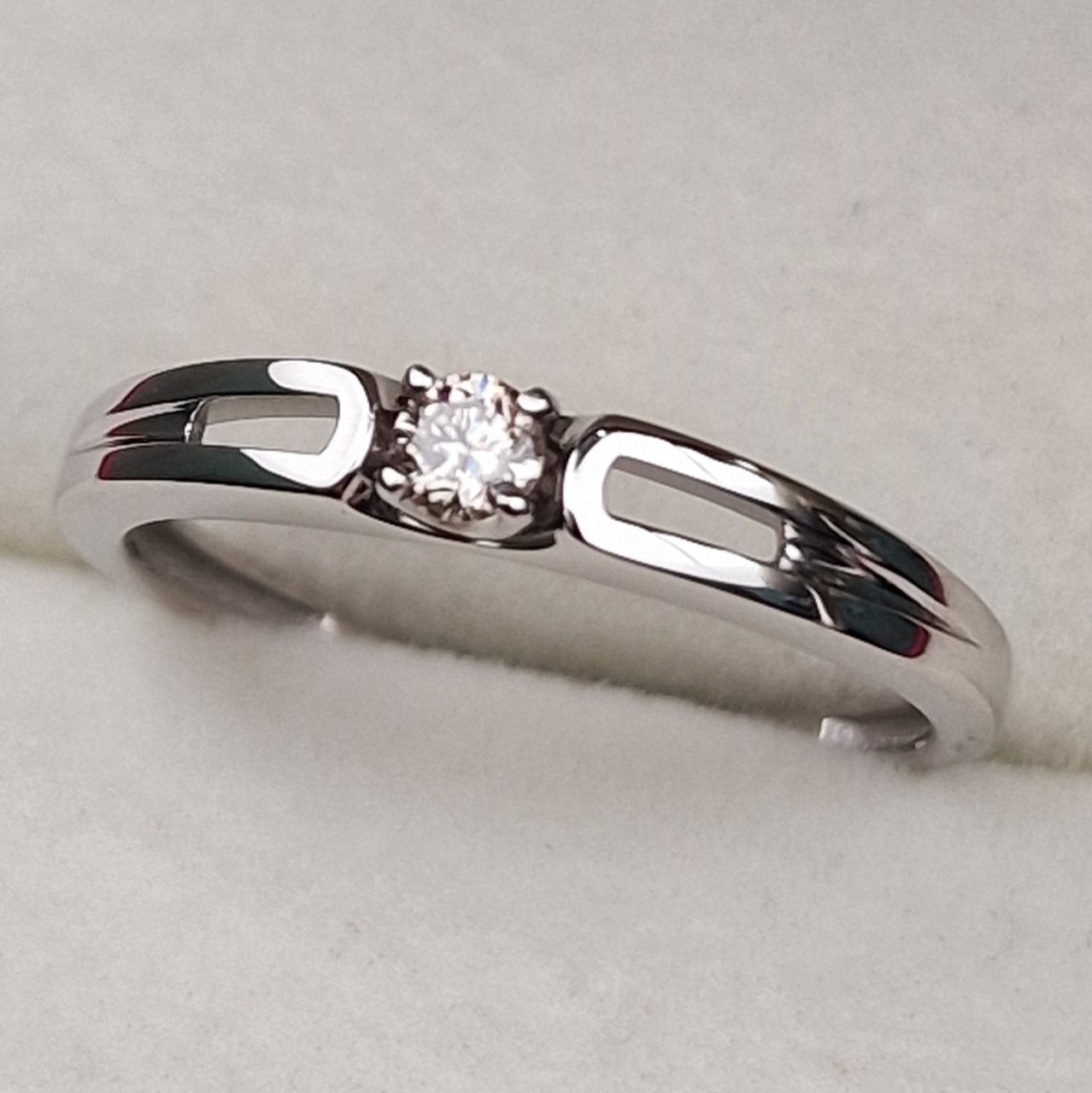 Кольцо Deimantas 101102941 18р 1,7гр 0,13ct. купить,NaN