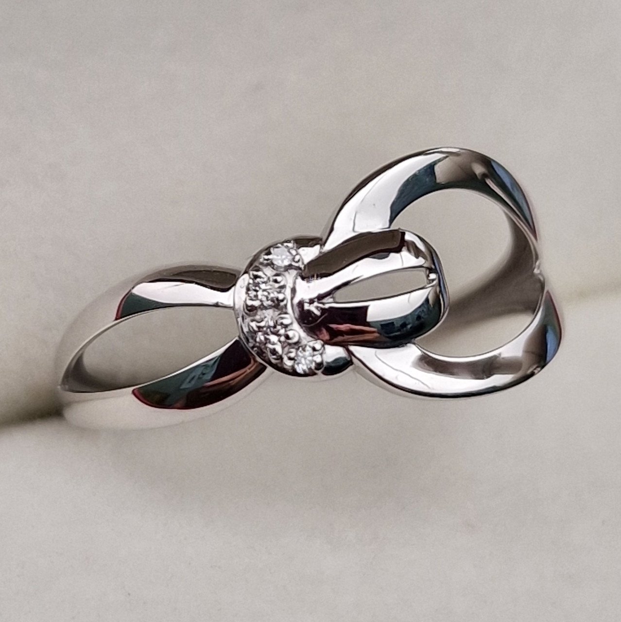 Кольцо Deimantas 101102945 17,5р 1,41гр 0,023ct. купить,NaN