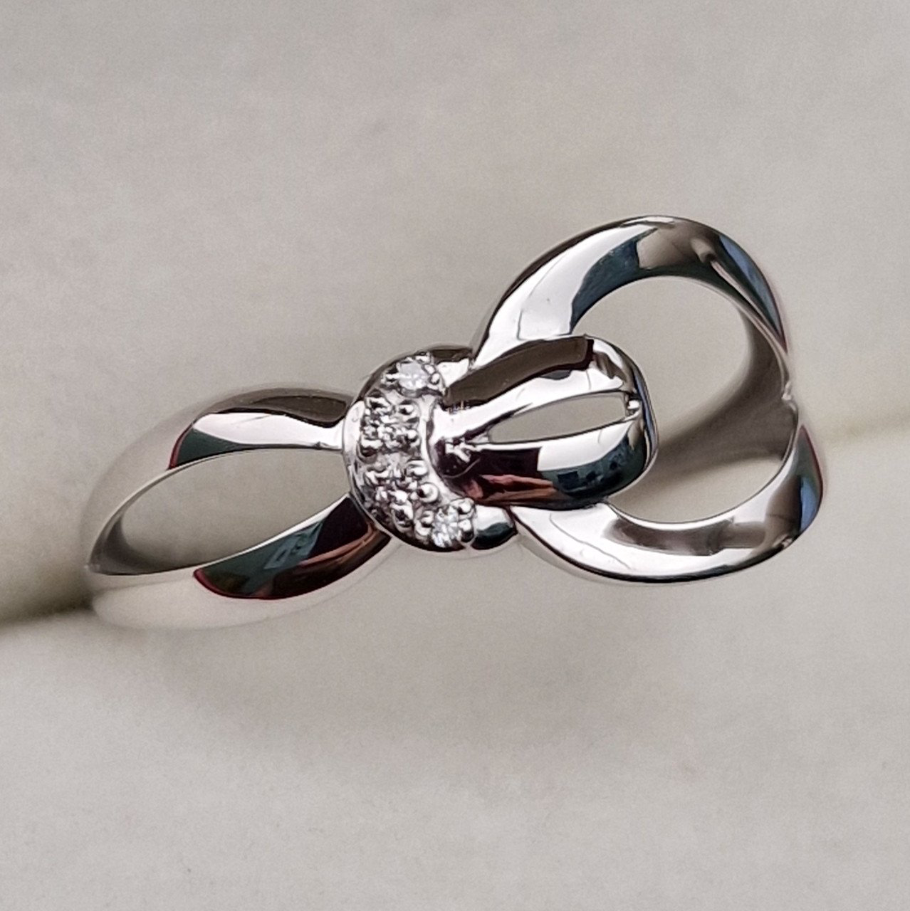 Кольцо Deimantas 101102945 17,5р 1,41гр 0,023ct. купить,NaN