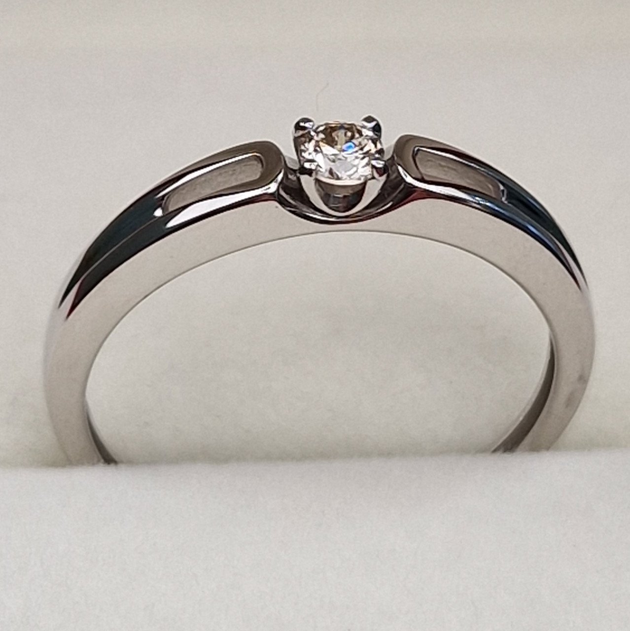 Кольцо Deimantas 101102941 18р 1,7гр 0,13ct. купить,NaN