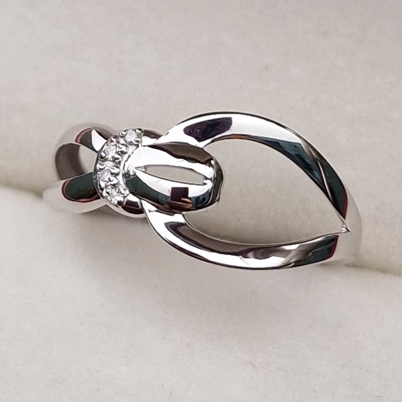 Кольцо Deimantas 101102945 17,5р 1,41гр 0,023ct. купить,NaN