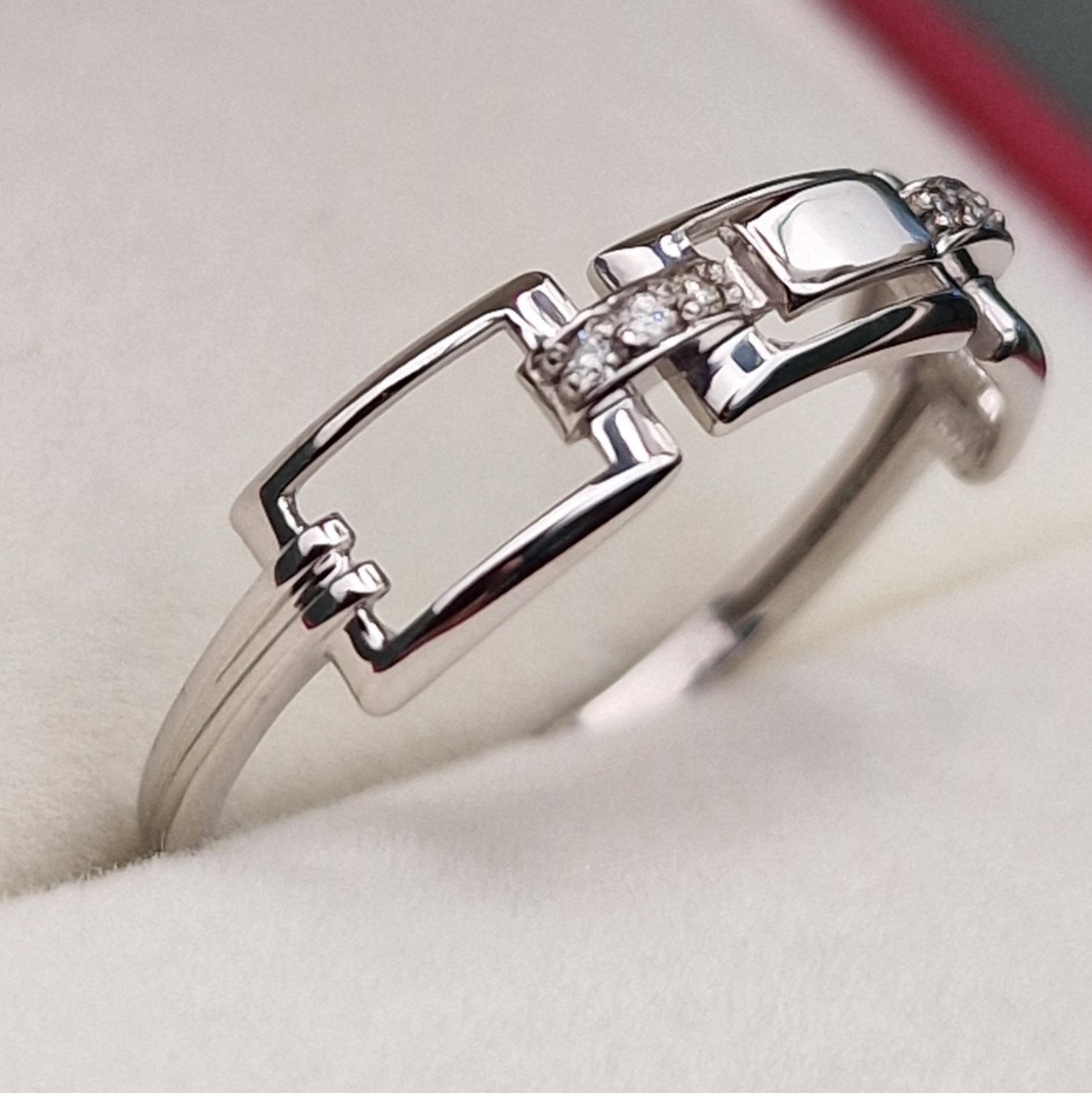 Кольцо Deimantas 101102963 17р 1,35гр 0,022ct. купить,NaN