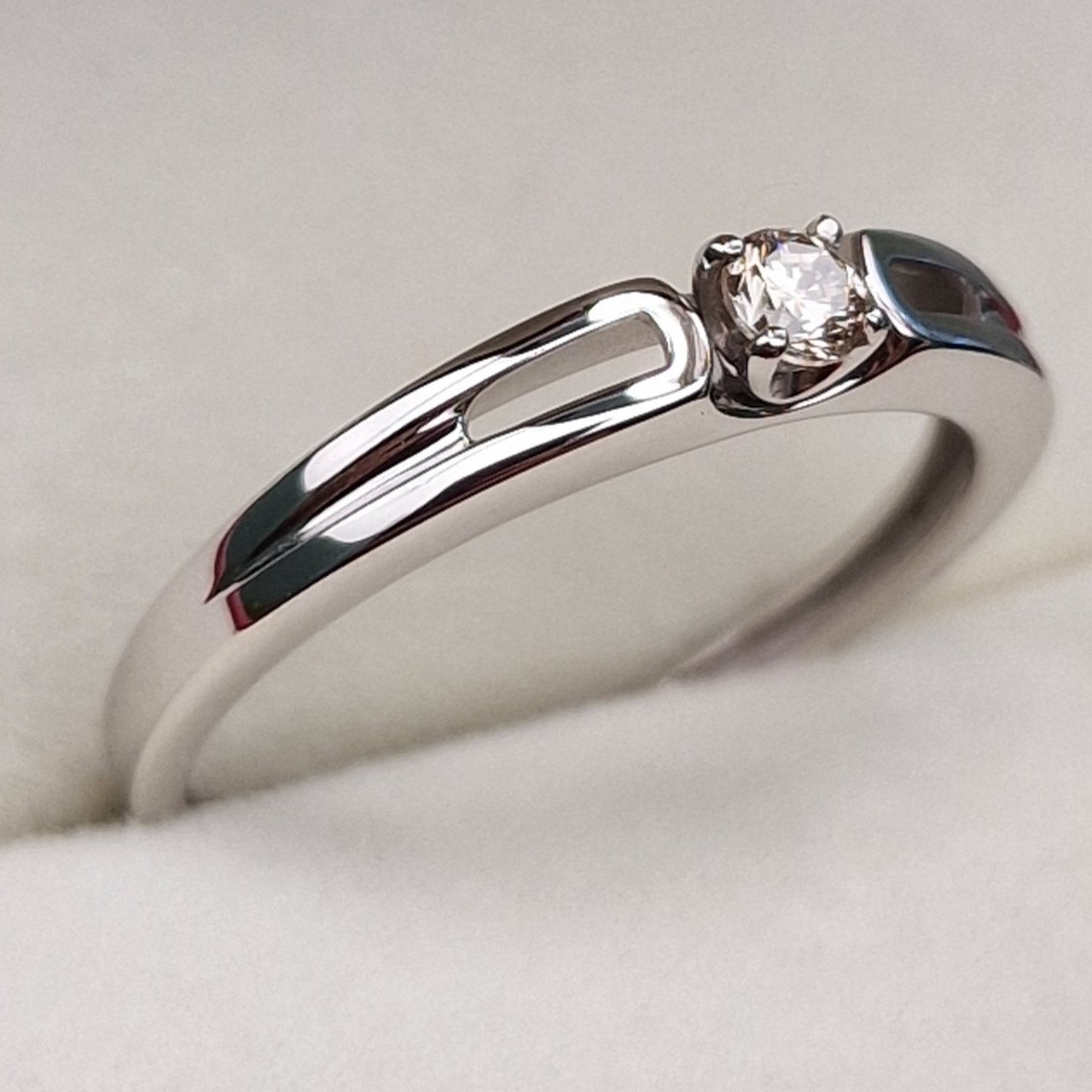 Кольцо Deimantas 101102941 18р 1,7гр 0,13ct. купить,NaN