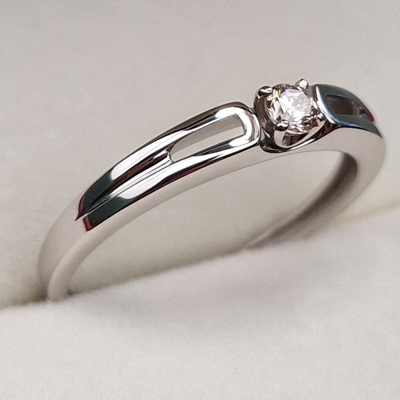 Кольцо Deimantas 101102941 18р 1,7гр 0,13ct. купить,NaN